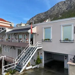 Alesio Frühstückspension Krujë
